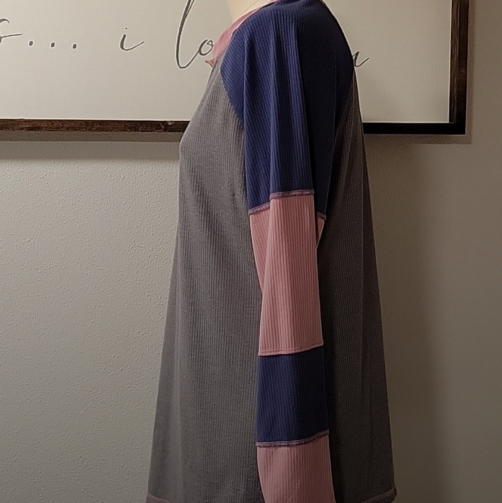 Torrid ColorBlock Long Raglan Sleeves Ribbed Top Size 2 (18-20) - Picture 3 of 8